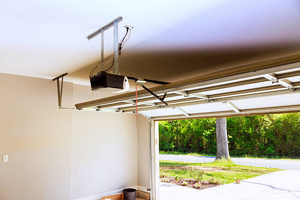Top rated local Garage Door specialists in Pinewood Estates, TX